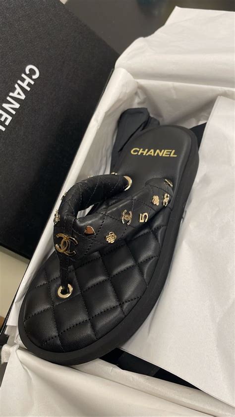 chanel flip flops for women.